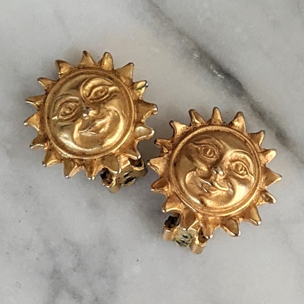 Vintage Gold Toned Sun Clip-On Earrings - Picture 2 of 8